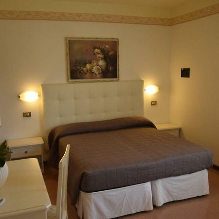 Hotel Marilu Eraclea Mare Bagian luar foto