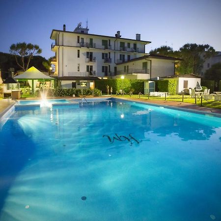 Hotel Marilu Eraclea Mare Bagian luar foto