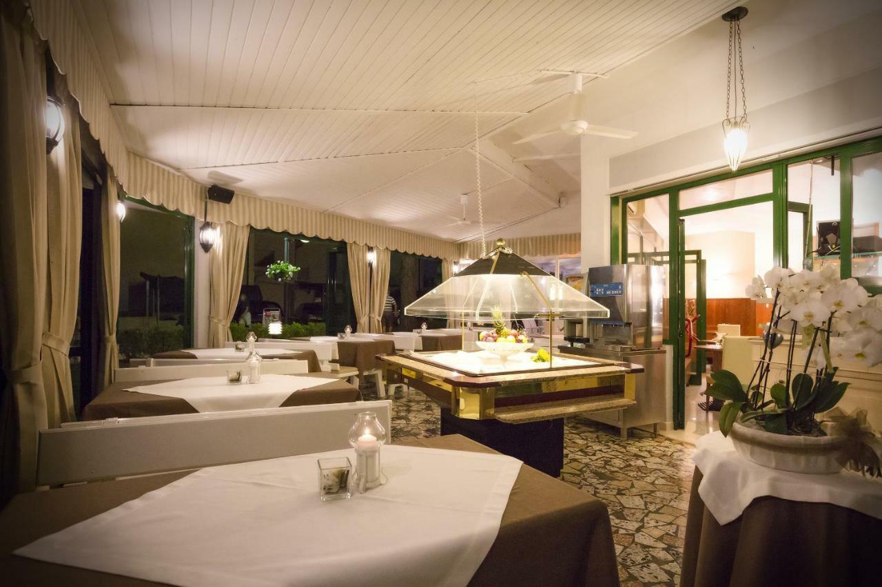 Hotel Marilu Eraclea Mare Bagian luar foto