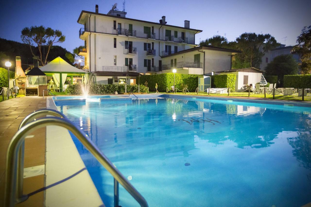 Hotel Marilu Eraclea Mare Bagian luar foto