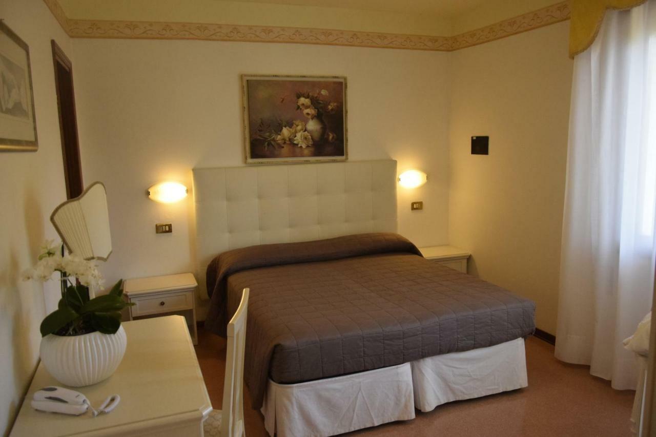 Hotel Marilu Eraclea Mare Bagian luar foto