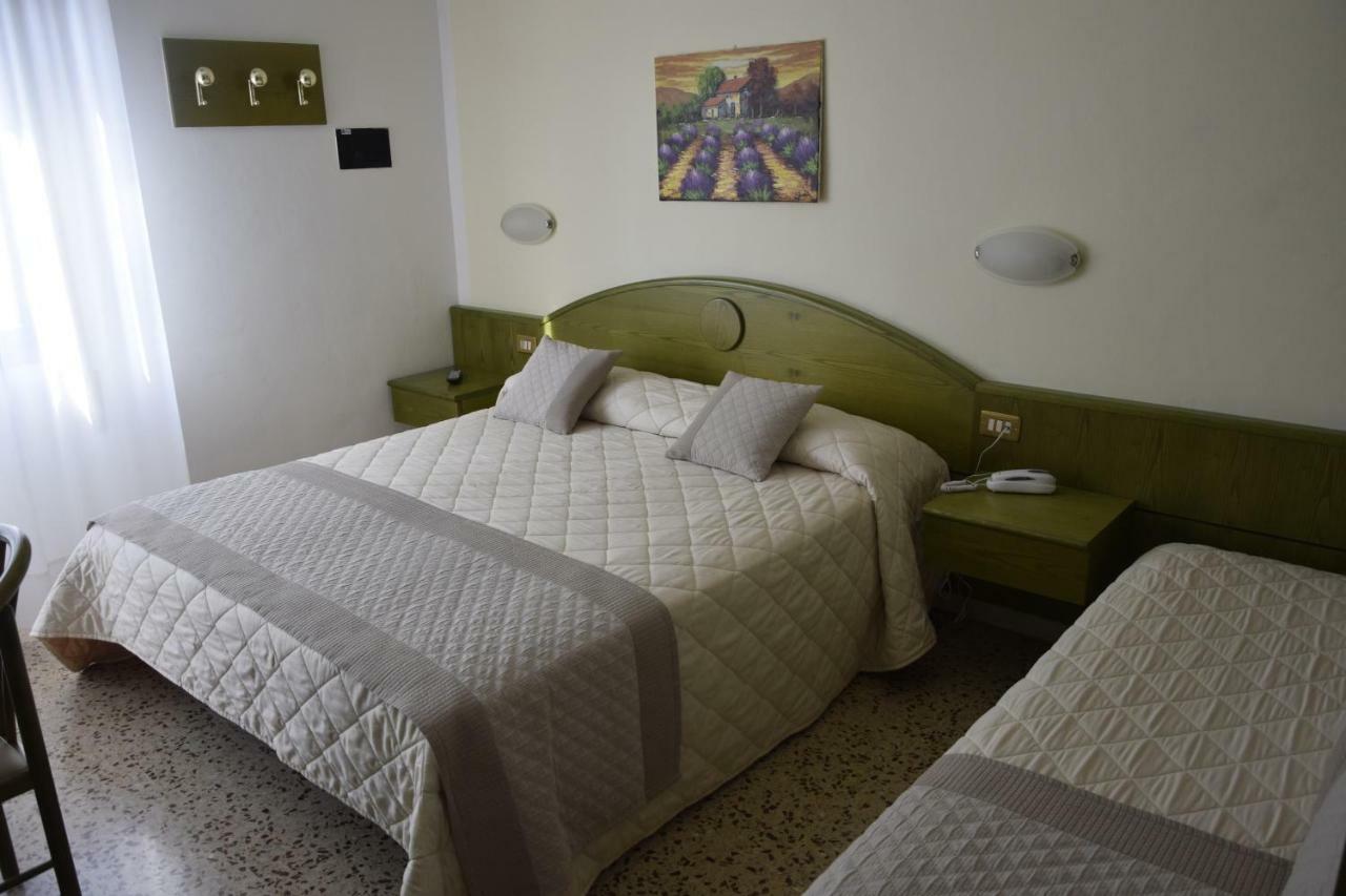 Hotel Marilu Eraclea Mare Bagian luar foto
